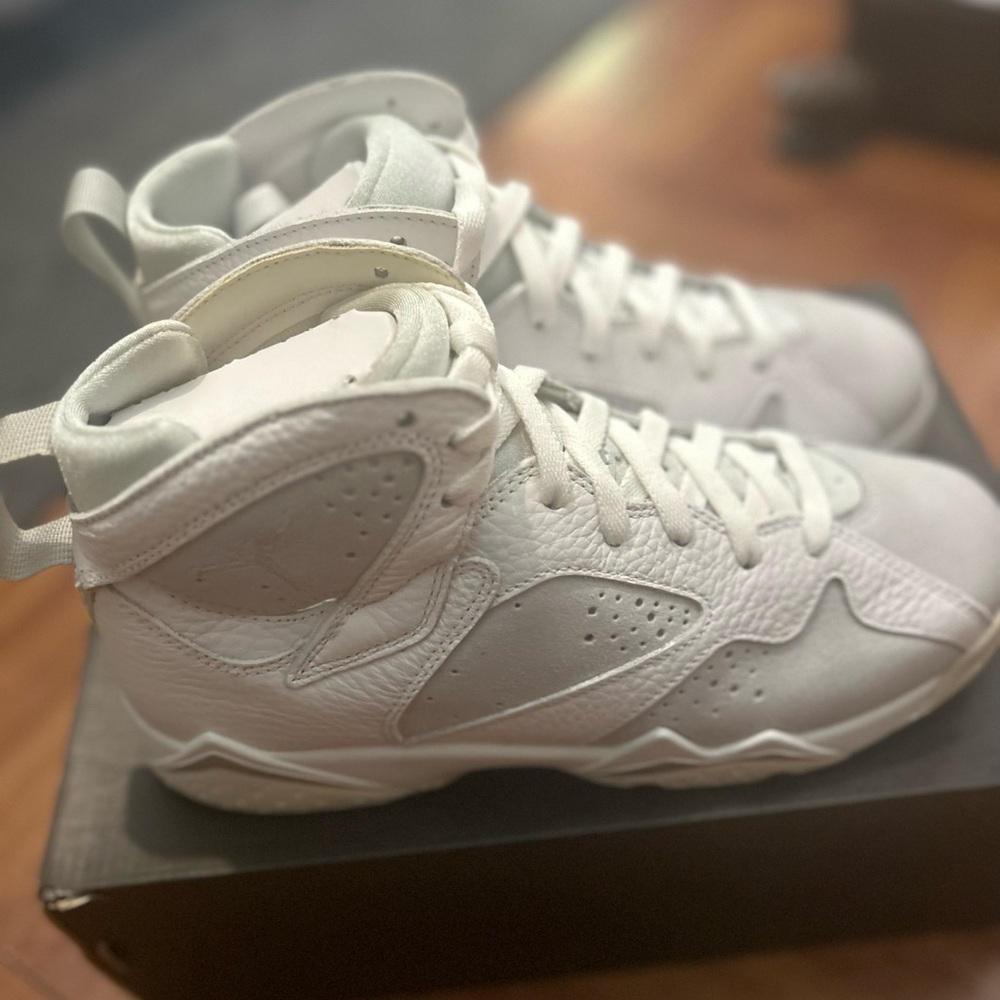 Air Jordan 7 Retro BG. White/Metallic